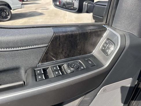 New 2026 Ford F250 Lariat w/ Black Appearance Package AWD/4WD image 18