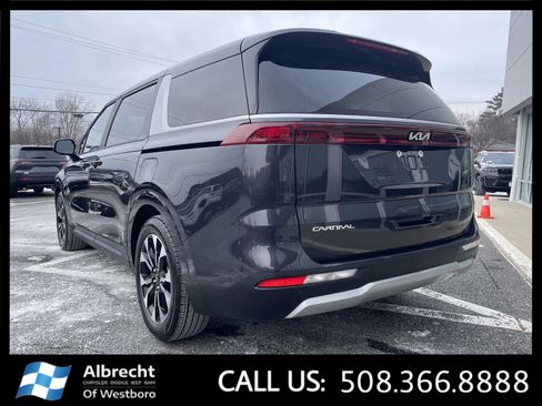 Used 2024 Kia Carnival EX image 3