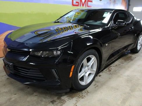 Used 2016 Chevrolet Camaro LT w/ Technology Package RWD image 8