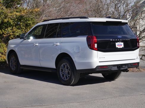 Certified 2025 Ford Expedition Active AWD/4WD image 18