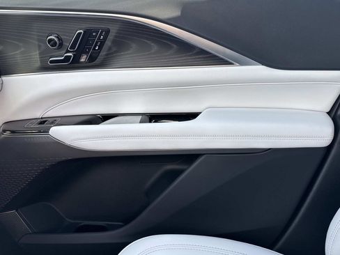 New 2025 Cadillac Lyriq Luxury image 23