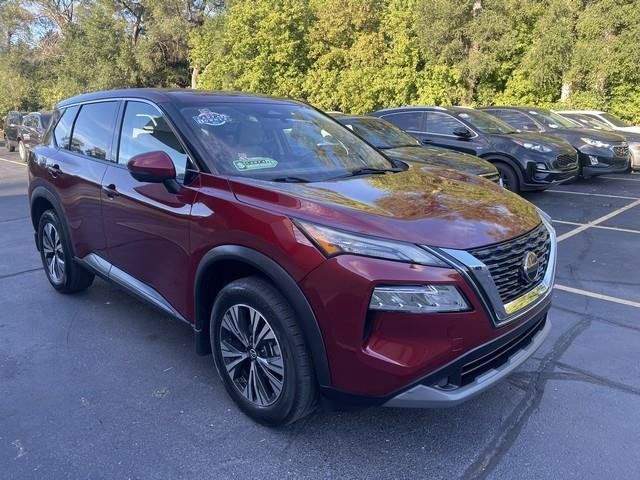 Used 2021 Nissan Rogue SV FWD image 2