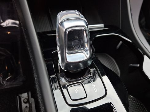 Used 2023 Volvo XC40 B5 Plus w/ Driver Assist Package AWD/4WD image 15