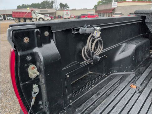 Used 2017 Toyota Tacoma TRD Off-Road image 35