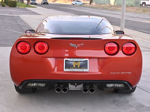 Used 2006 Chevrolet Corvette Coupe w/ Preferred Equipment Group RWD image 5