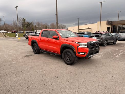 Used 2026 Nissan Frontier PRO-4X w/ Pro-4x Convenience Package image 3