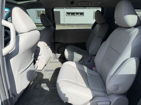 Used 2017 Toyota Sienna XLE w/ XLE Navigation Package AWD/4WD image 24