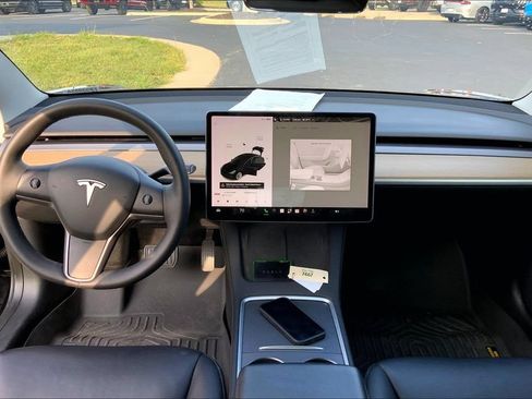 Used 2021 Tesla Model 3 Standard Range Plus RWD image 10