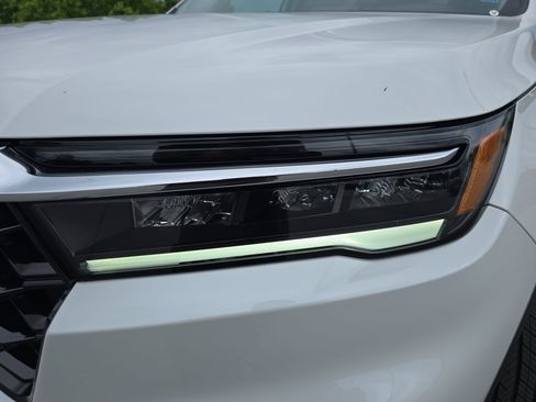 Used 2025 Honda Pilot Elite image 34