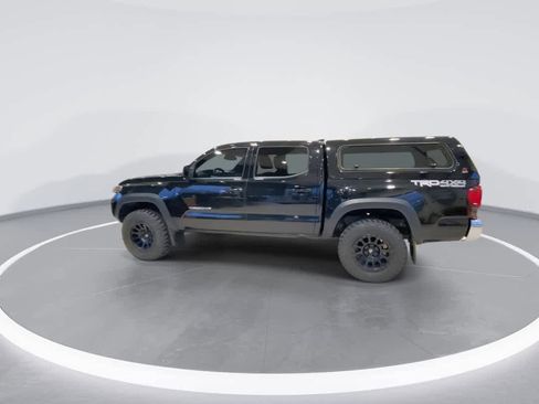 Used 2018 Toyota Tacoma TRD Off-Road image 5