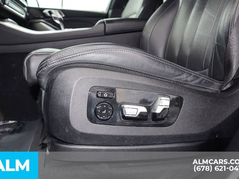 Used 2022 BMW X5 M50i image 12