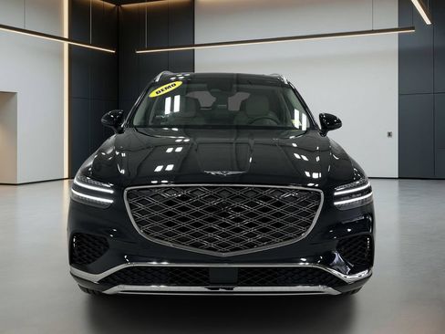 Certified 2026 Genesis GV70 2.5T Advanced AWD/4WD image 6
