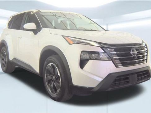 Used 2025 Nissan Rogue SV AWD/4WD image 5