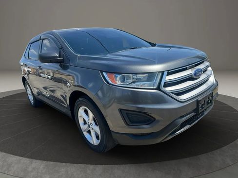 Used 2018 Ford Edge SE image 2
