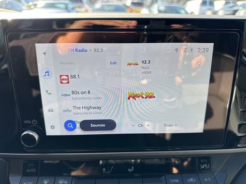 Used 2025 Toyota Camry SE image 17