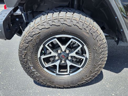 Used 2024 Jeep Gladiator Rubicon AWD/4WD image 14