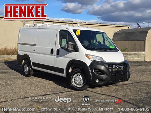 Used 2025 RAM ProMaster 2500 w/ Premium Convenience Group FWD image 1