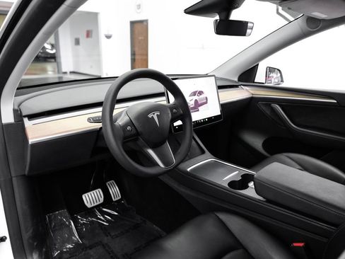 Used 2023 Tesla Model Y Long Range AWD/4WD image 3