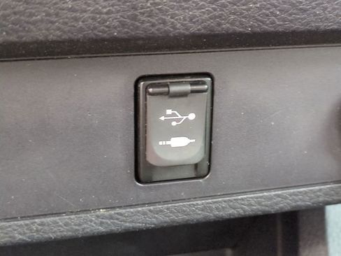 Used 2019 Toyota Tacoma SR image 19