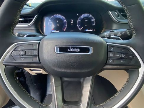Used 2025 Jeep Grand Cherokee L Limited w/ Luxury Tech Group II AWD/4WD image 18
