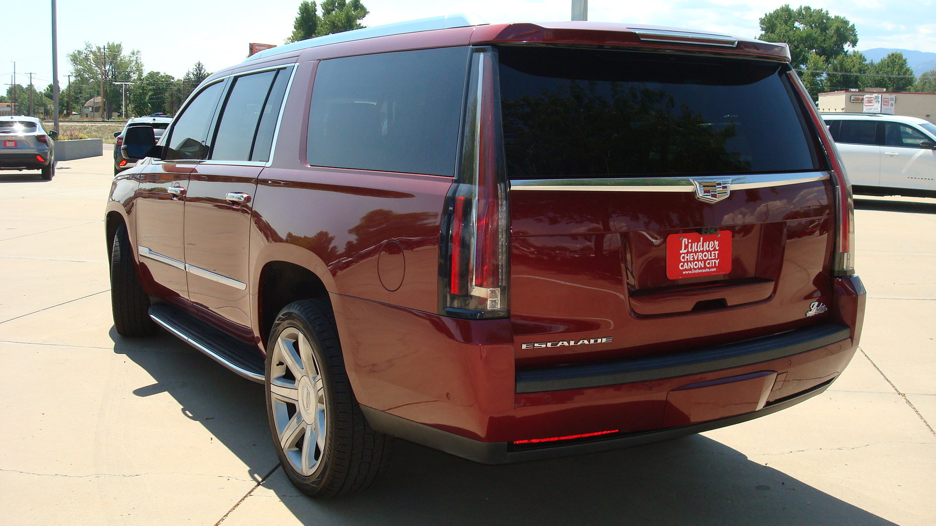 Used 2020 Cadillac Escalade ESV Premium Luxury AWD/4WD image 6