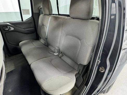 Used 2014 Nissan Frontier SV w/ SV Value Truck Package AWD/4WD image 12