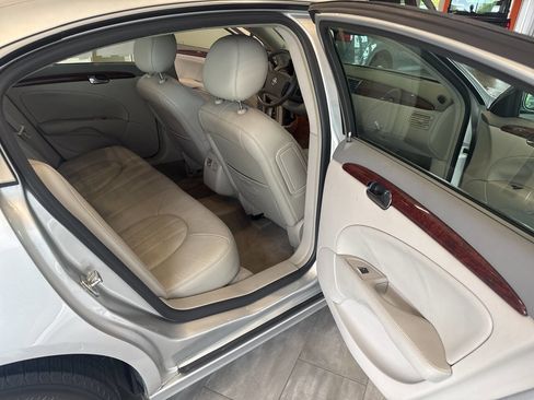 Used 2010 Buick Lucerne CXL image 16