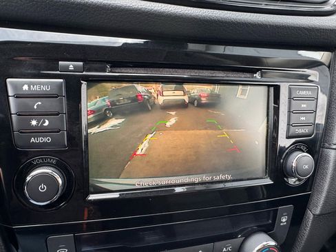 Used 2019 Nissan Rogue SV image 15