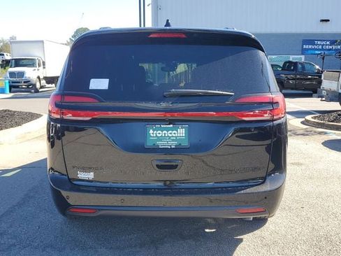 New 2026 Chrysler Pacifica Limited w/ S Appearance Package image 5