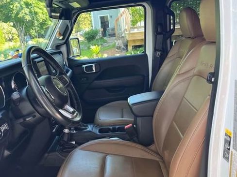 Used 2021 Jeep Wrangler Unlimited Sahara w/ Uconnect 4C Nav & Sound Group AWD/4WD image 2