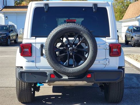 Certified 2023 Jeep Wrangler Unlimited Sahara w/ Cold Weather Group image 18