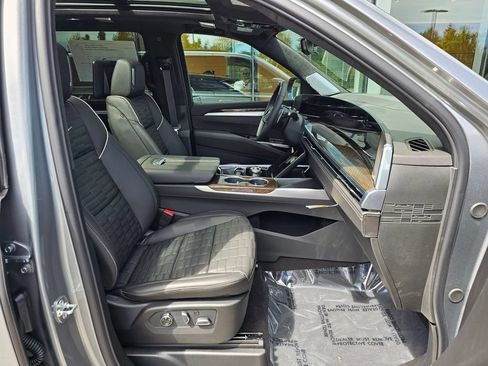 New 2026 Cadillac Escalade ESV Platinum Sport AWD/4WD image 11