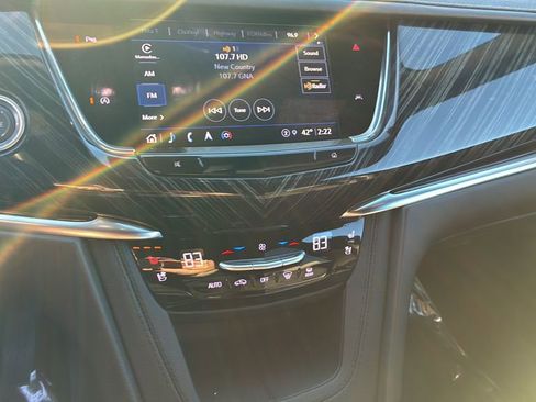 Certified 2025 Cadillac XT6 Premium Luxury image 9