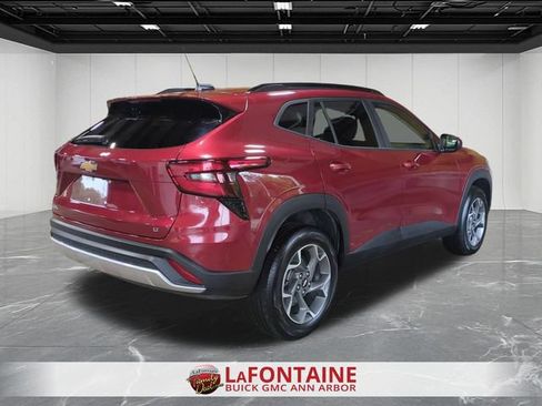 Certified 2024 Chevrolet Trax LT w/ Driver Confidence Package FWD image 8