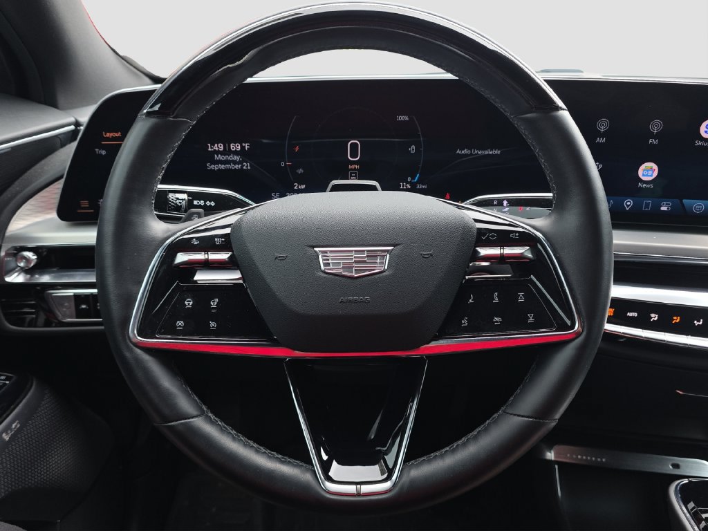 Used 2024 Cadillac Lyriq Luxury AWD/4WD image 9