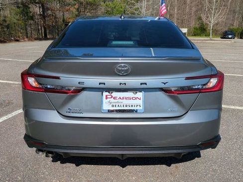 Used 2025 Toyota Camry SE image 5