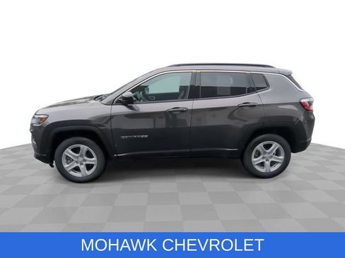 Used 2023 Jeep Compass Latitude AWD/4WD image 5