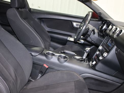 Used 2018 Ford Mustang Coupe RWD image 27