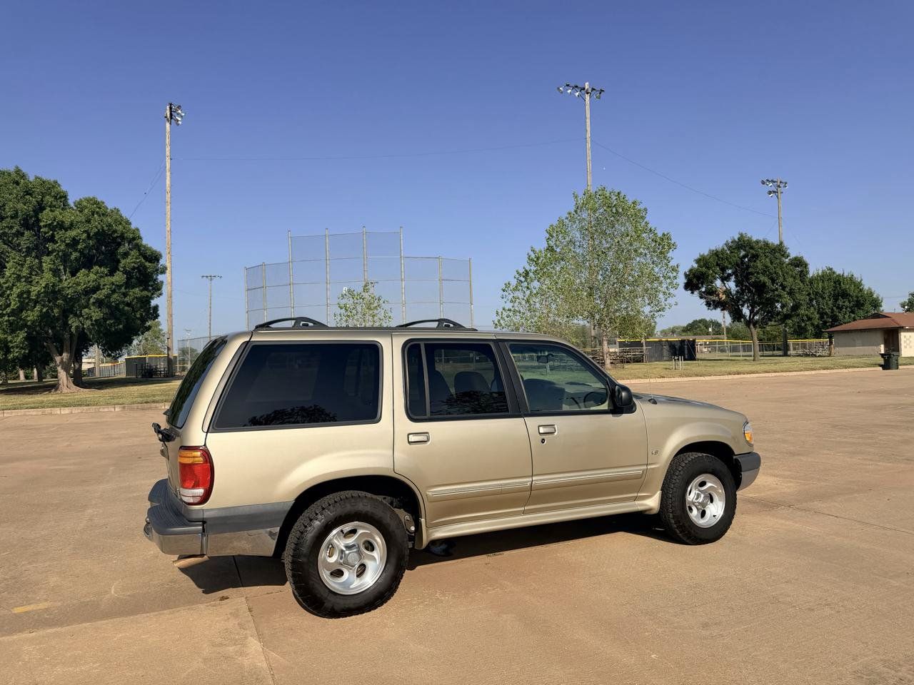 Used 1999 Ford Explorer XLT RWD image 24