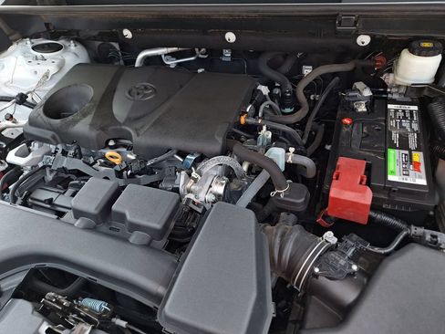 Used 2022 Toyota RAV4 LE AWD/4WD image 27