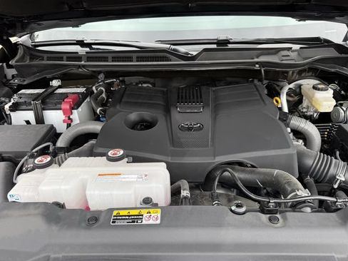 Used 2025 Toyota Tundra SR5 AWD/4WD image 34