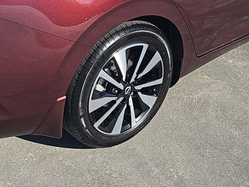 Used 2025 Nissan Sentra SV w/ SV Premium Package image 7