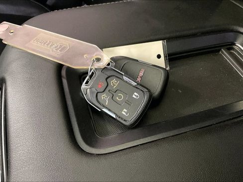 Used 2019 GMC Yukon XL SLT w/ Open Road Package AWD/4WD image 12