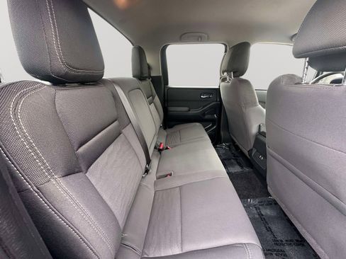 Used 2024 Nissan Frontier SV image 29