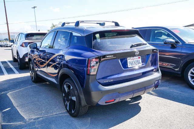 Used 2025 Nissan Kicks SR FWD image 8
