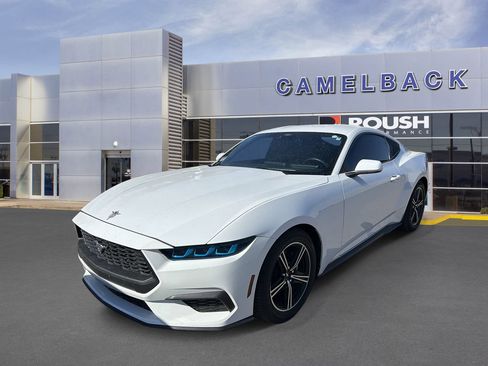 Used 2025 Ford Mustang Coupe RWD image 2