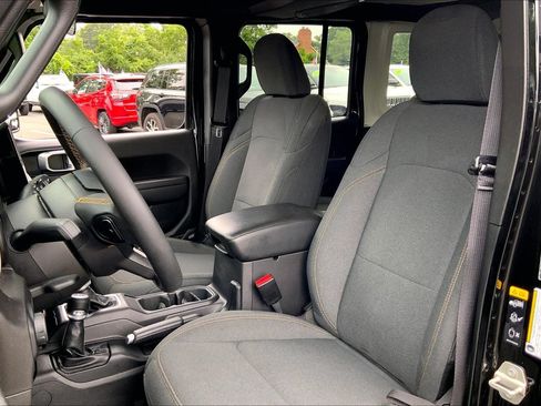 Certified 2024 Jeep Wrangler Unlimited AWD/4WD image 8