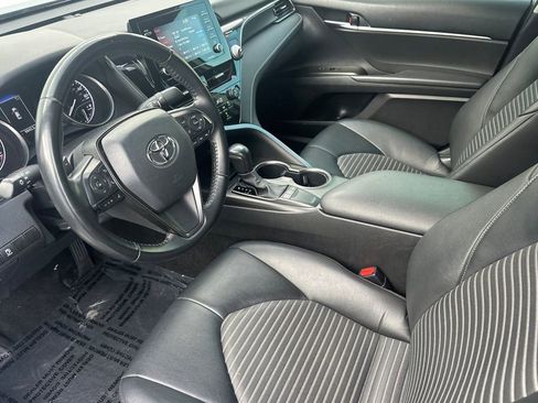 Used 2022 Toyota Camry SE image 9