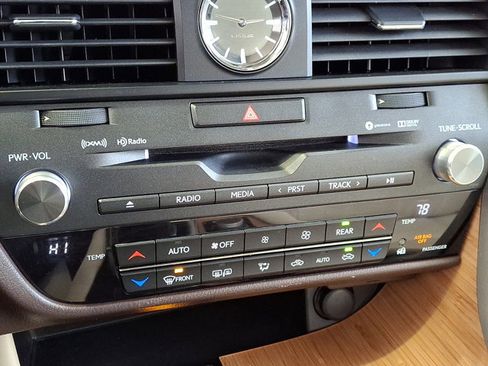 Used 2019 Lexus RX 450hL Premium image 18