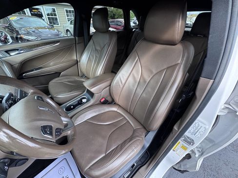 Used 2017 Lincoln MKC Reserve image 17